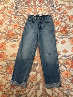 Universal Thread Medium Wash Straight-Leg Jeans Size 6R